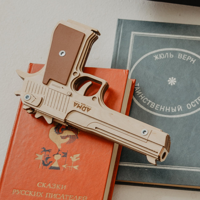 Набор деревянных игрушек-резинкострелов «Мощные пушки» от ARMA.TOYS (пистолет Стечкина и пистолет «Дезерт Игл»)
