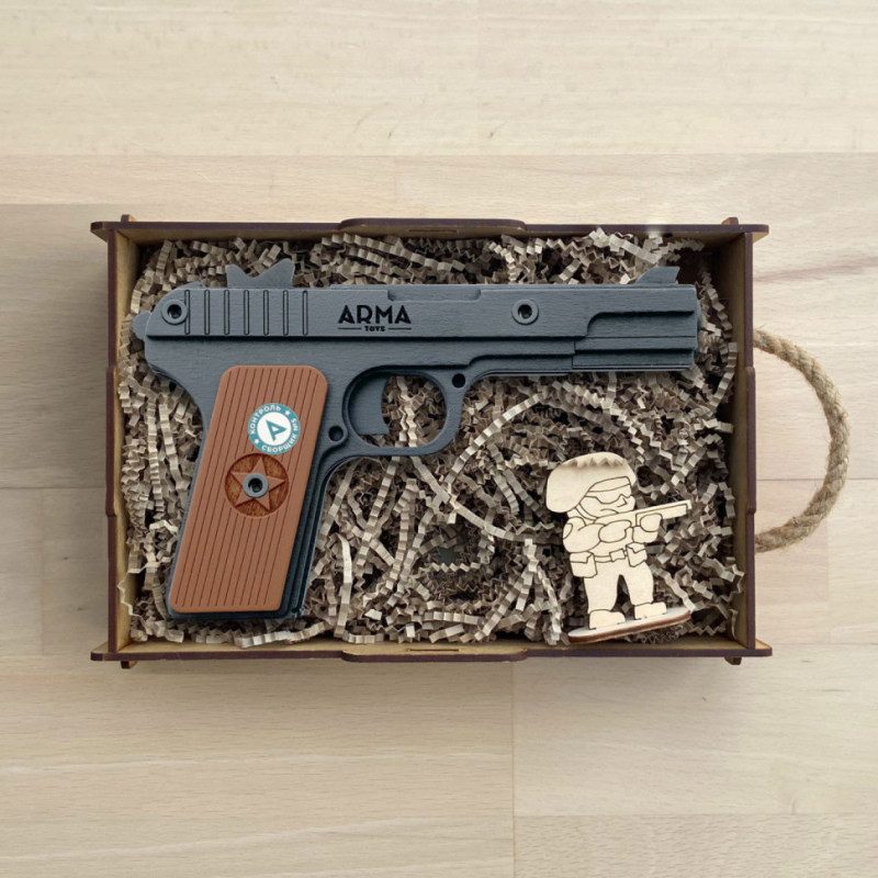 Деревянный пистолет ТТ (Тульский Токарева), игрушка-резинкострел от ARMA.TOYS окрашенный