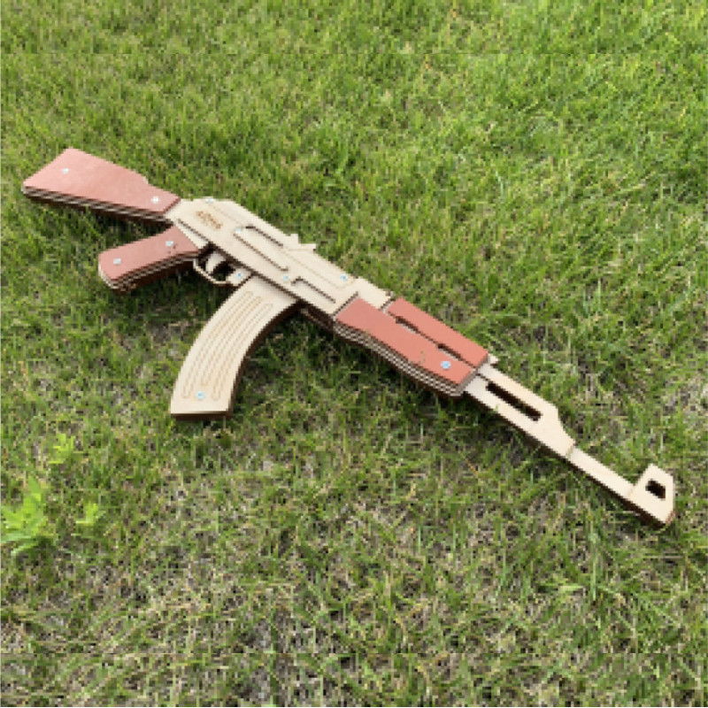 Многозарядный автомат-резинкострел ARMA из дерева, фрагментарно окрашенный, со стрельбой очередями и съемным прикладом